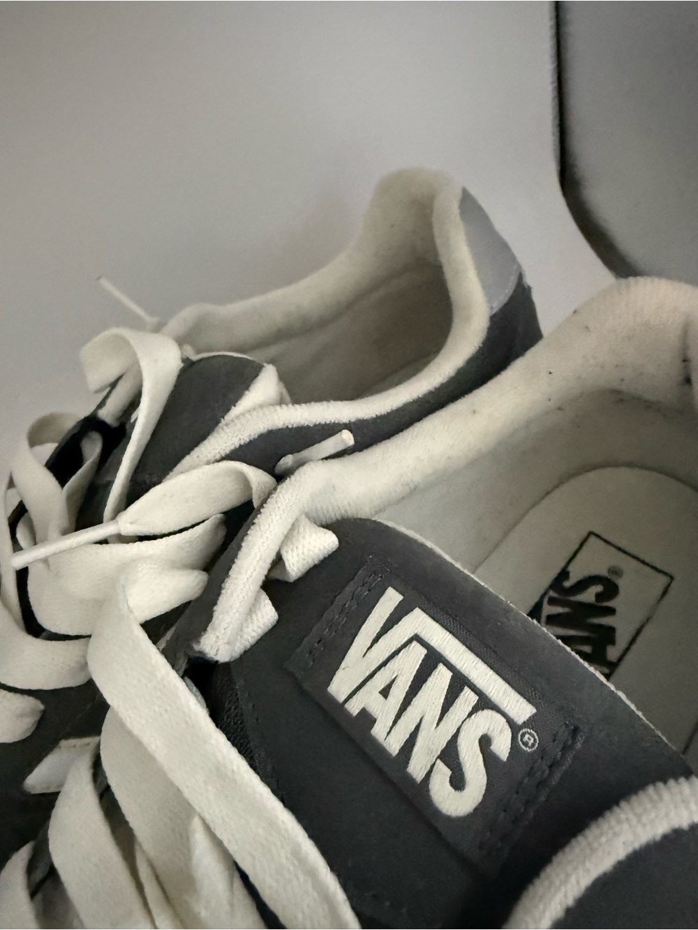 Vans Upland Gray Black Gum Sole Sneakers Mens Size 11 - Picture 2 of 16